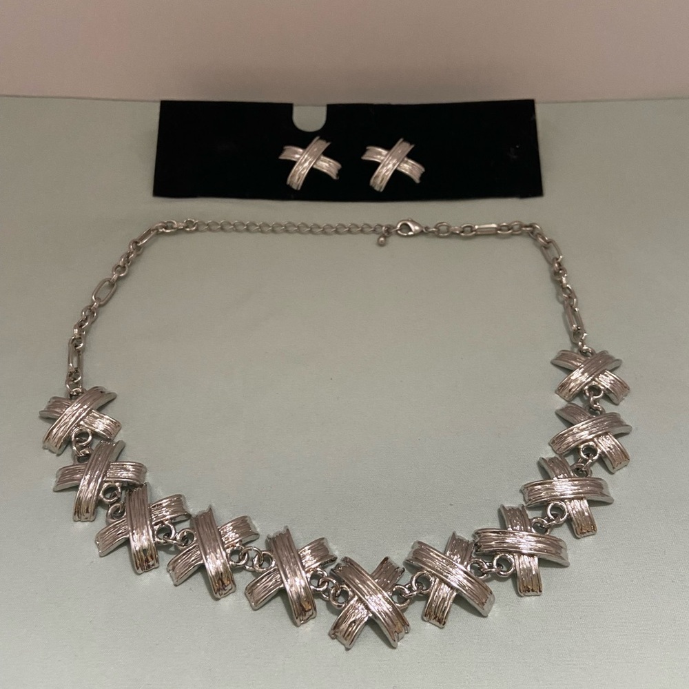 Silver Textured Necklace and Earring Set